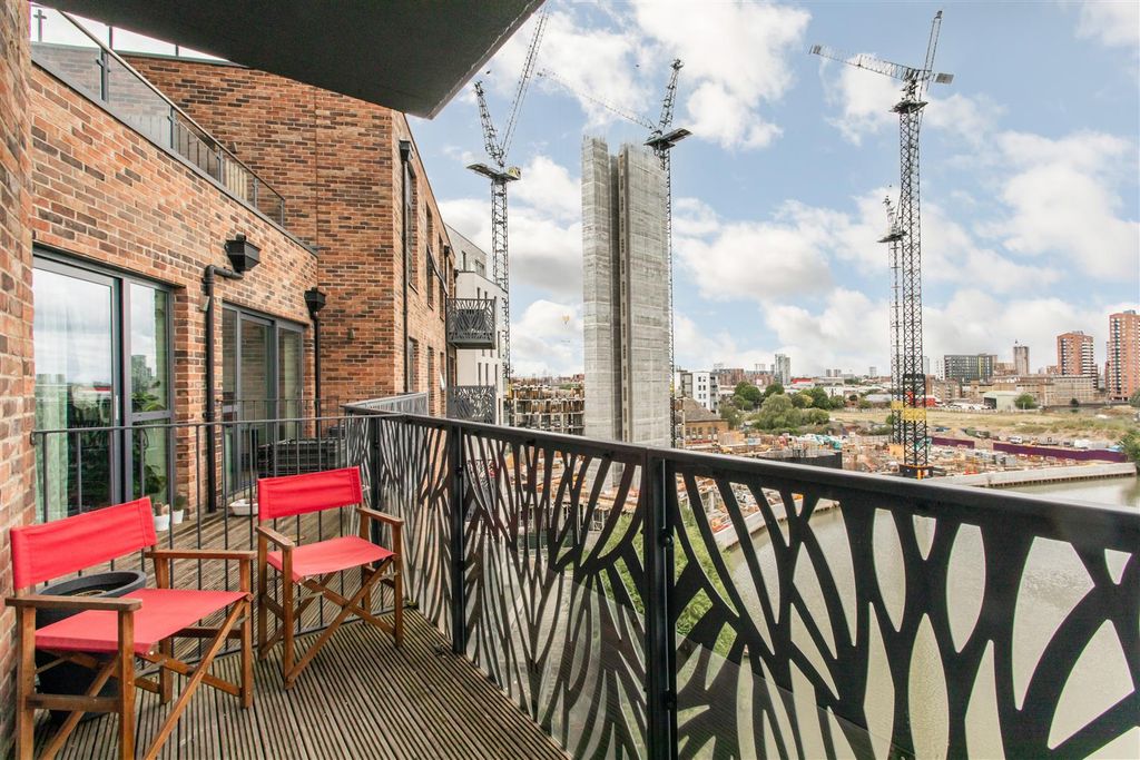 Property photo 2 of 15 Balcony