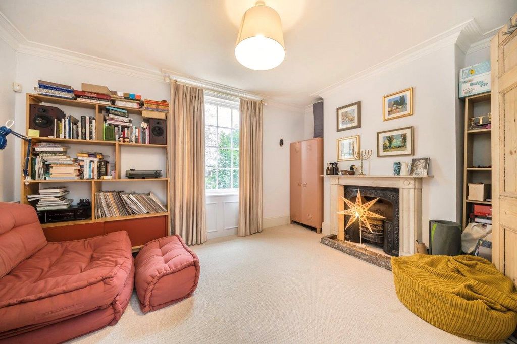 Property photo 3 of 8 Reception