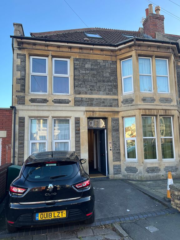 Property photo 1 of 32