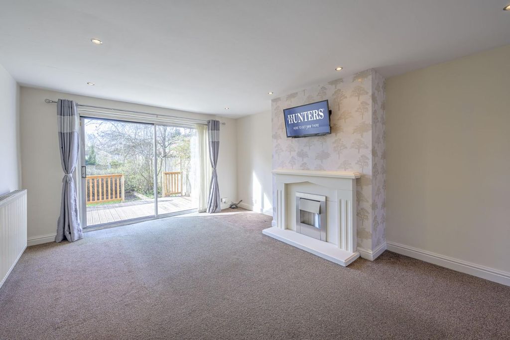 Property photo 2 of 27 Lounge 1