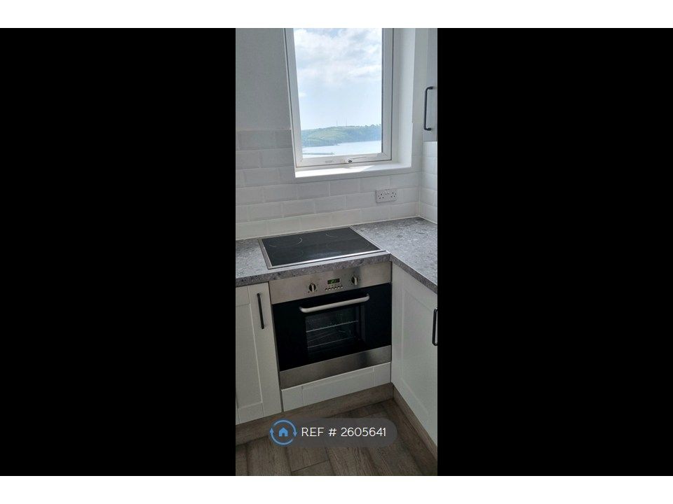 Property photo 3 of 15 New Oven &amp; Hob