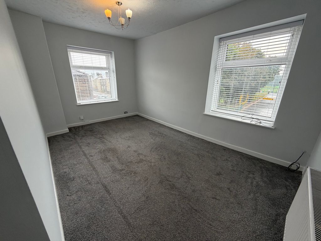 Property photo 2 of 12 Lounge