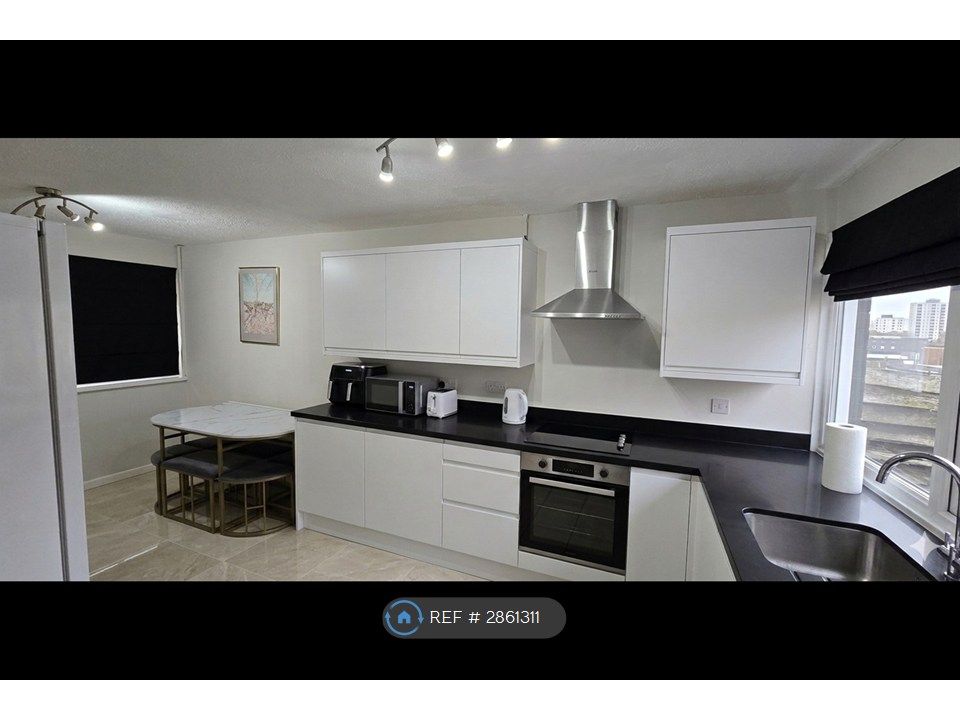 Property photo 3 of 9 Wheatcroft Kitchen2