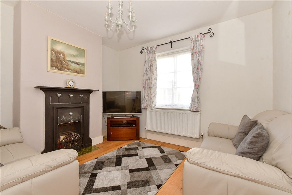 Property photo 3 of 9 Lounge