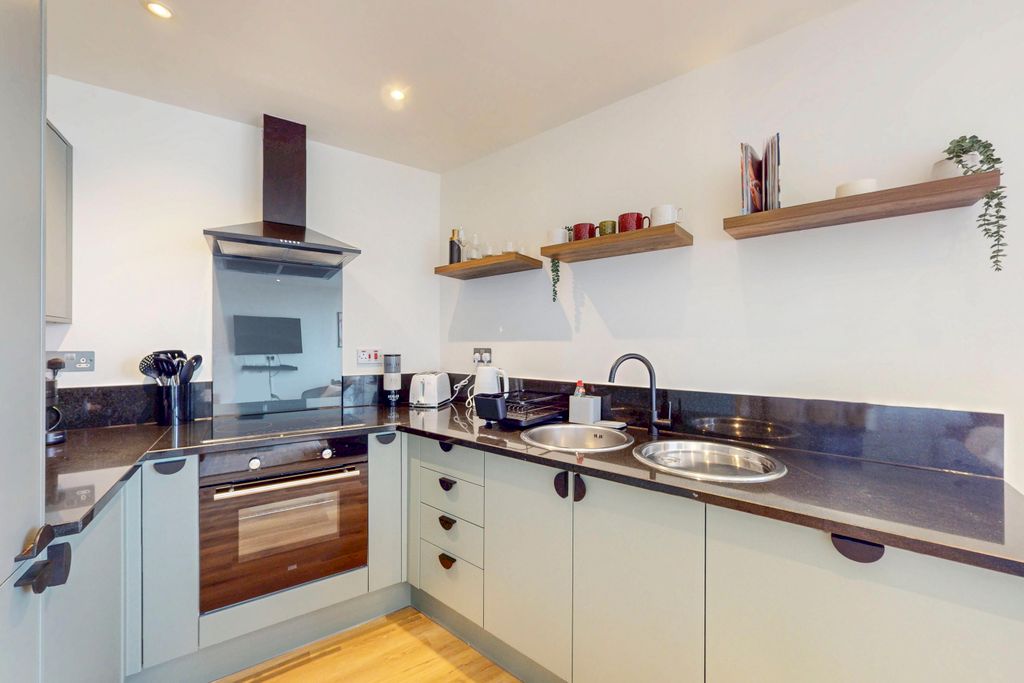 Property photo 2 of 9 Kitchen