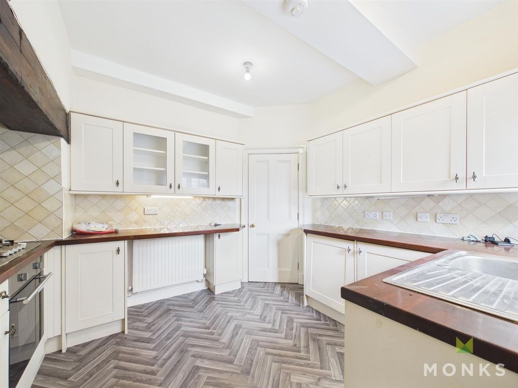 Property photo 3 of 10 Cam01520G0-Pr0480-Still006.Jpg