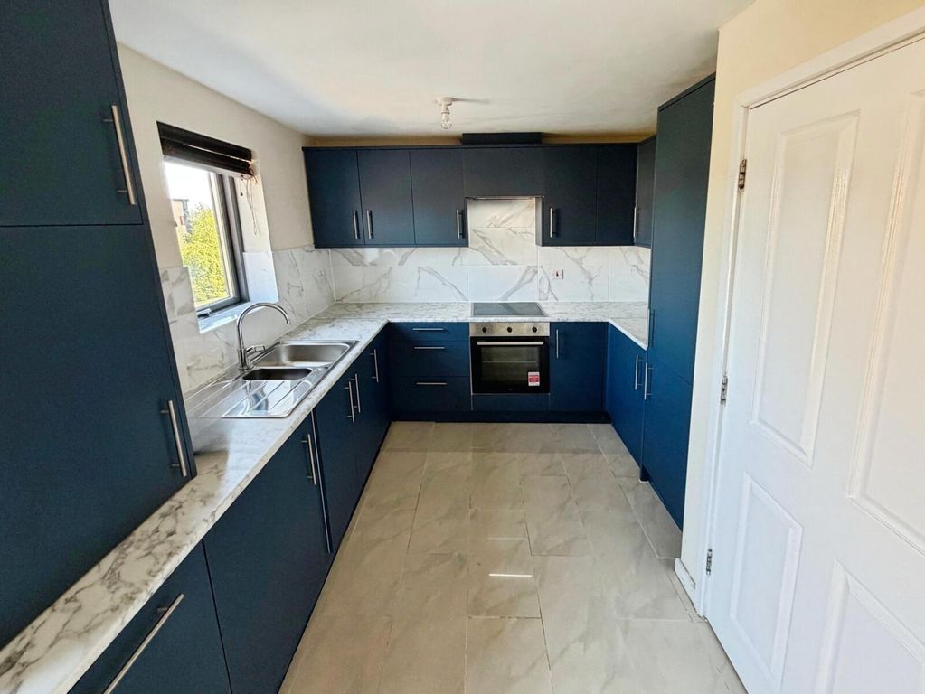 Property photo 3 of 18 Kitchen/Dining Room