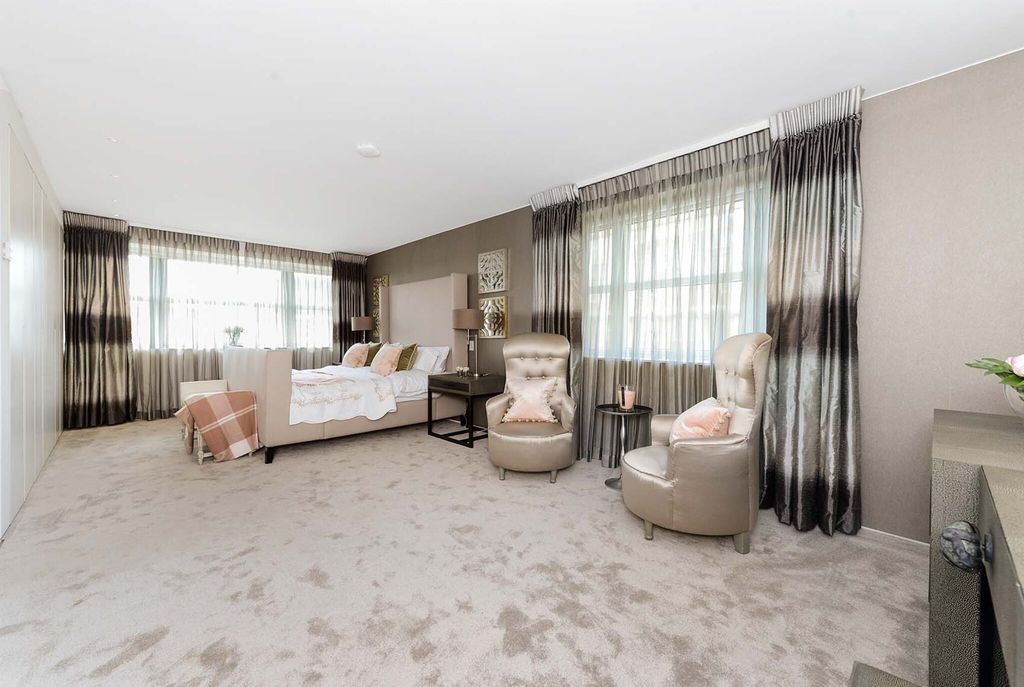 Property photo 3 of 19 Bedroom