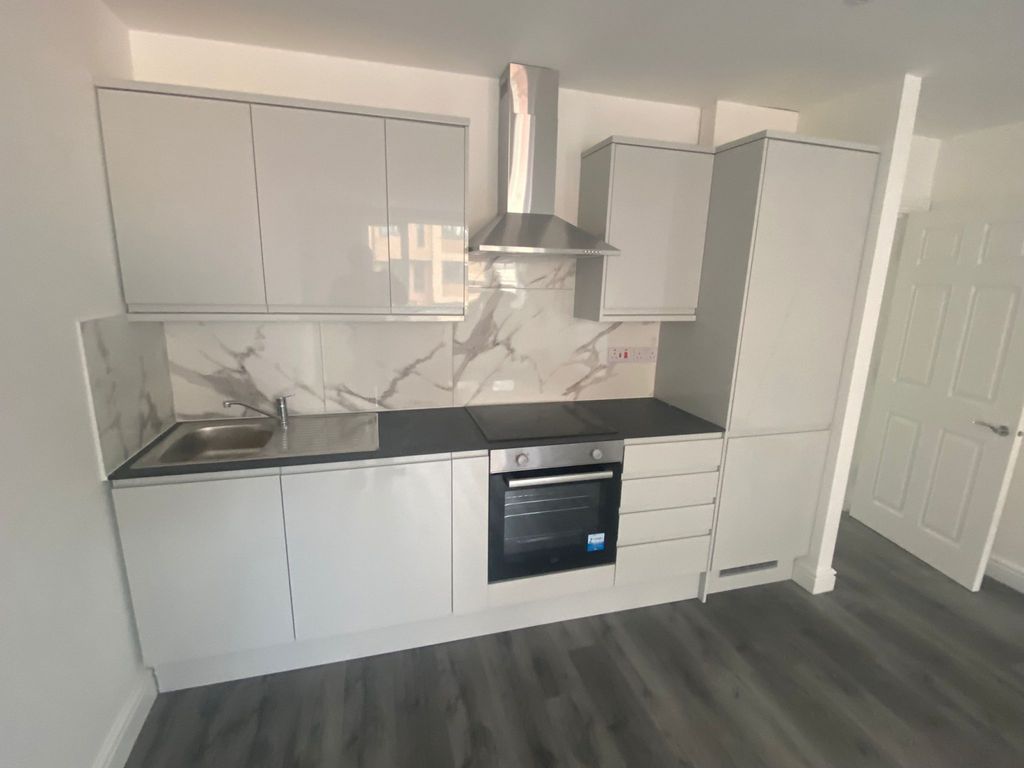 Property photo 1 of 6 1 Bed Flat To Rent High Street, Hounslow Tw3