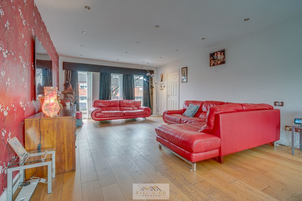 Property photo 3 of 29 Lounge 1.2