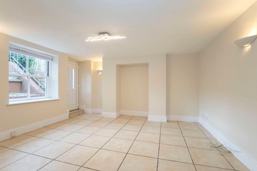 Property photo 2 of 8 Flat 1, 16 St Georges Place-07