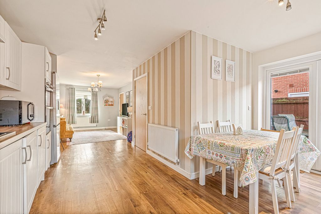 Property photo 2 of 26