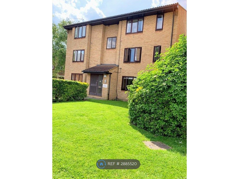 Property photo 1 of 9 Hogarth Crescent Top Floor One Bed Flat