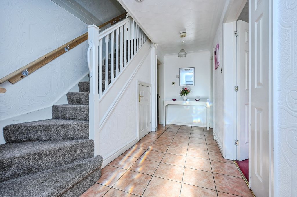 Property photo 2 of 17 Photo