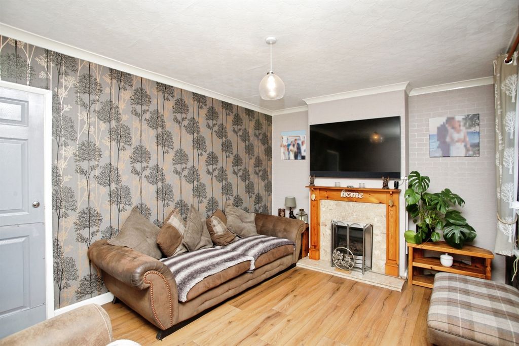 Property photo 3 of 25