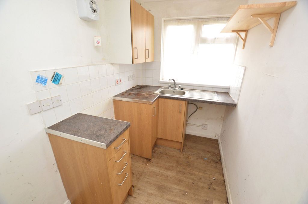 Property photo 3 of 6 Kitchen