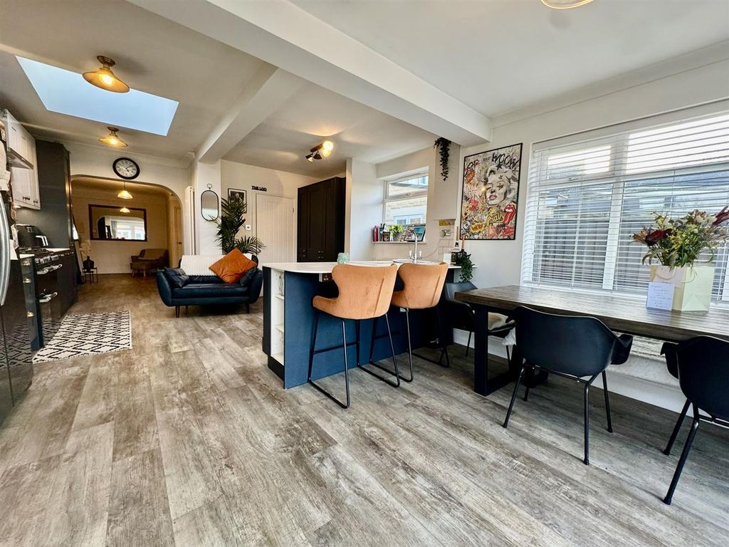 Property photo 1 of 14 41A1F527-4329-4909-B3d8-8A308Bf945c4.Jpg