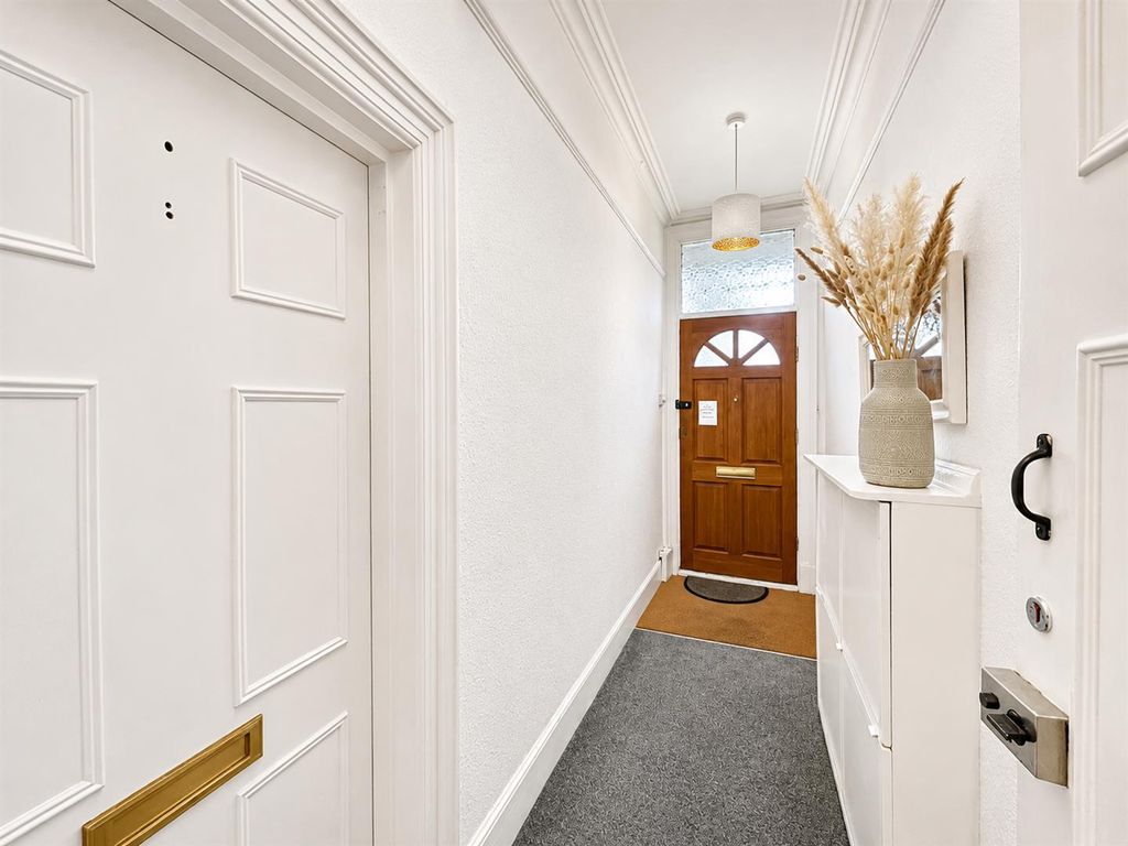 Property photo 2 of 20 West Steet Communal Entrance.Png