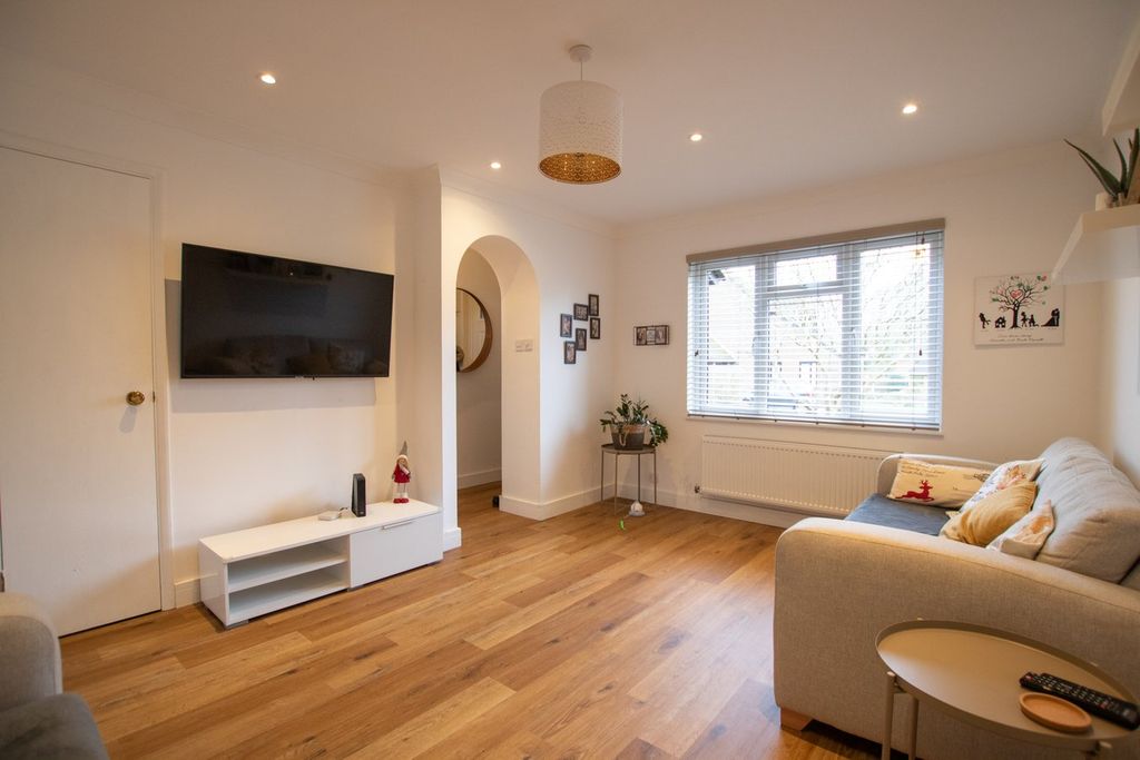 Property photo 2 of 20