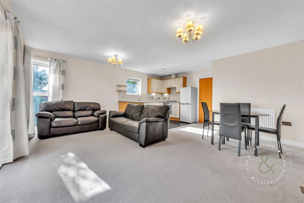 Property photo 2 of 16 Clive-Hall-Court-10.Jpg