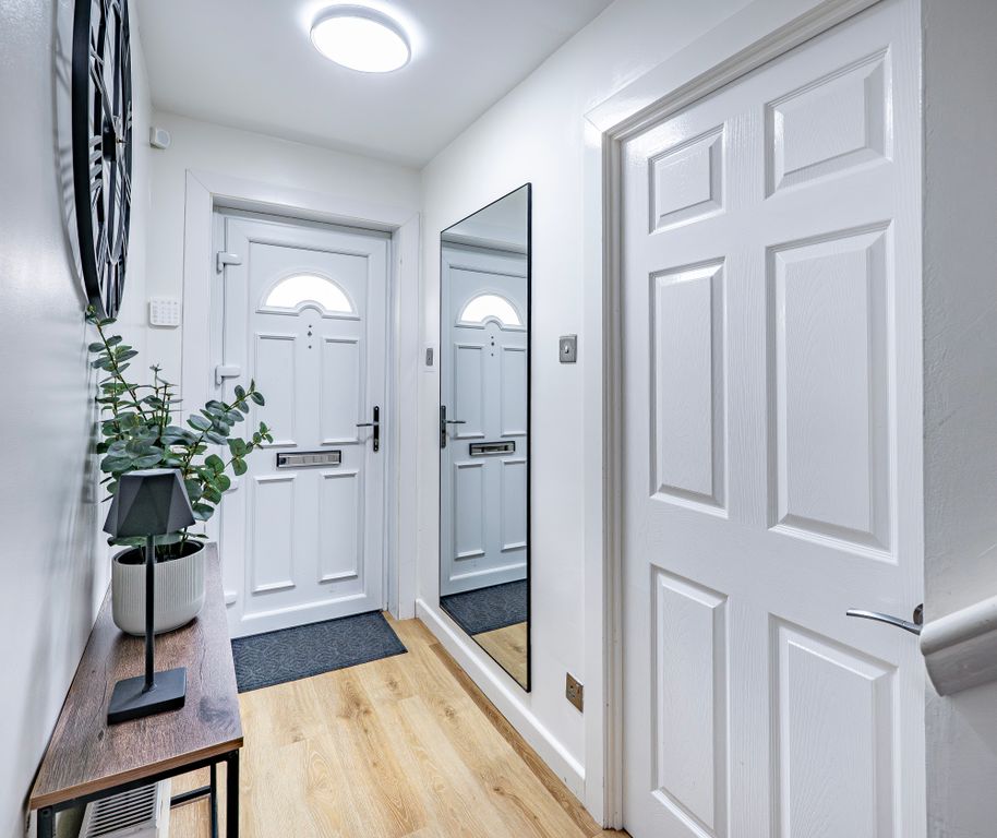 Property photo 2 of 34
