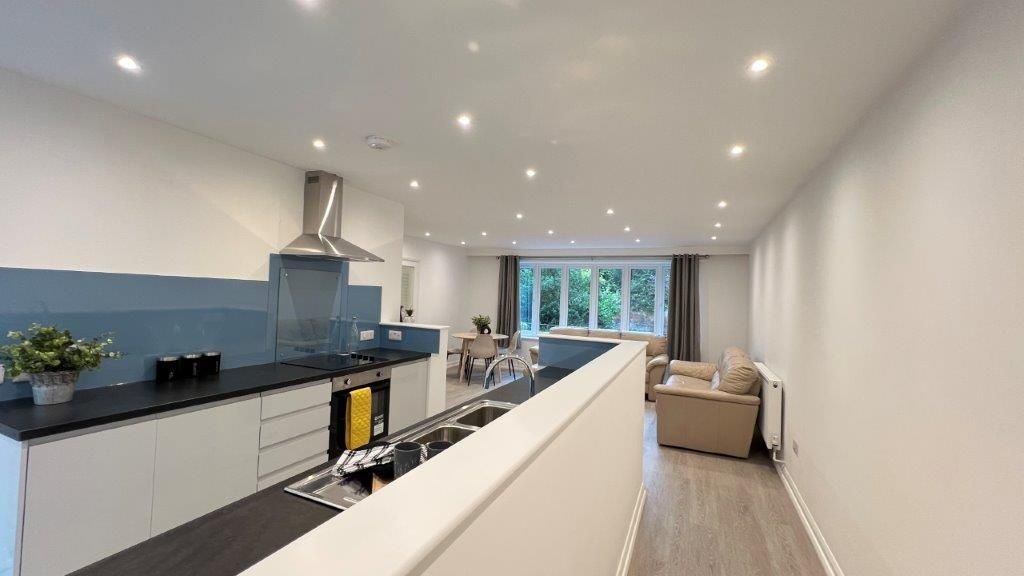 Property photo 2 of 40 Modern Open-Plan Lounge With Kitchen And Gardenãƒ“Ãƒ¥Ãƒ¼...