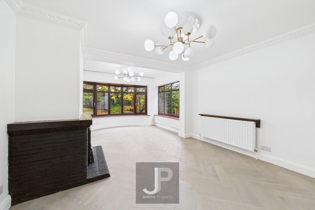 Property photo 3 of 28 Cam01632G0-Pr0226-Still015.Jpg