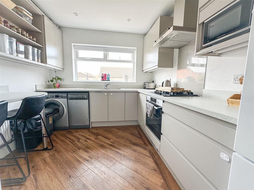 Property photo 3 of 14 Kitchen