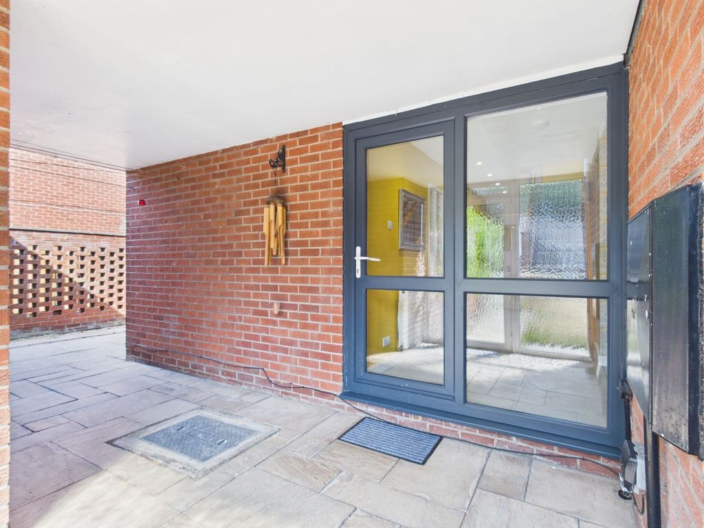 Property photo 2 of 32