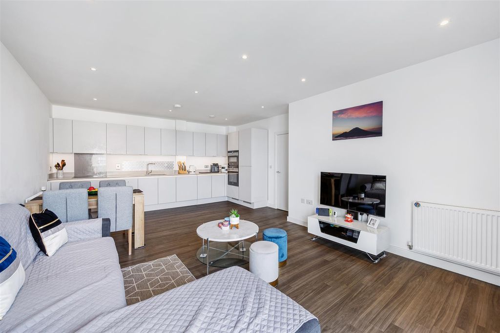 Property photo 2 of 13 40 Hopkins Court-4.Jpg