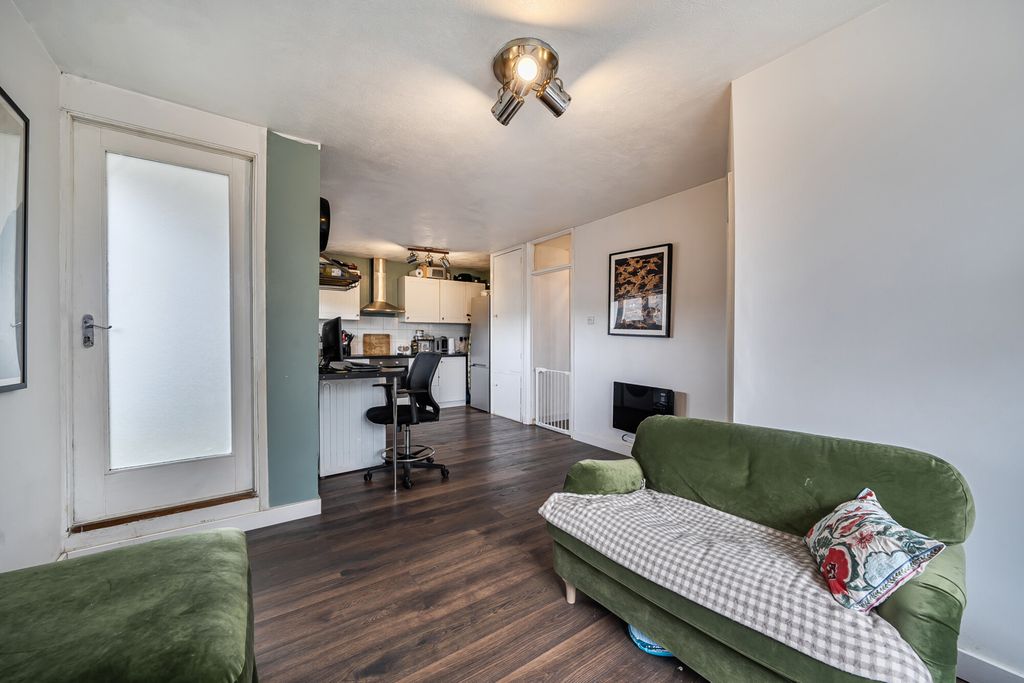 Property photo 3 of 12 1407702-8-6995c4E...