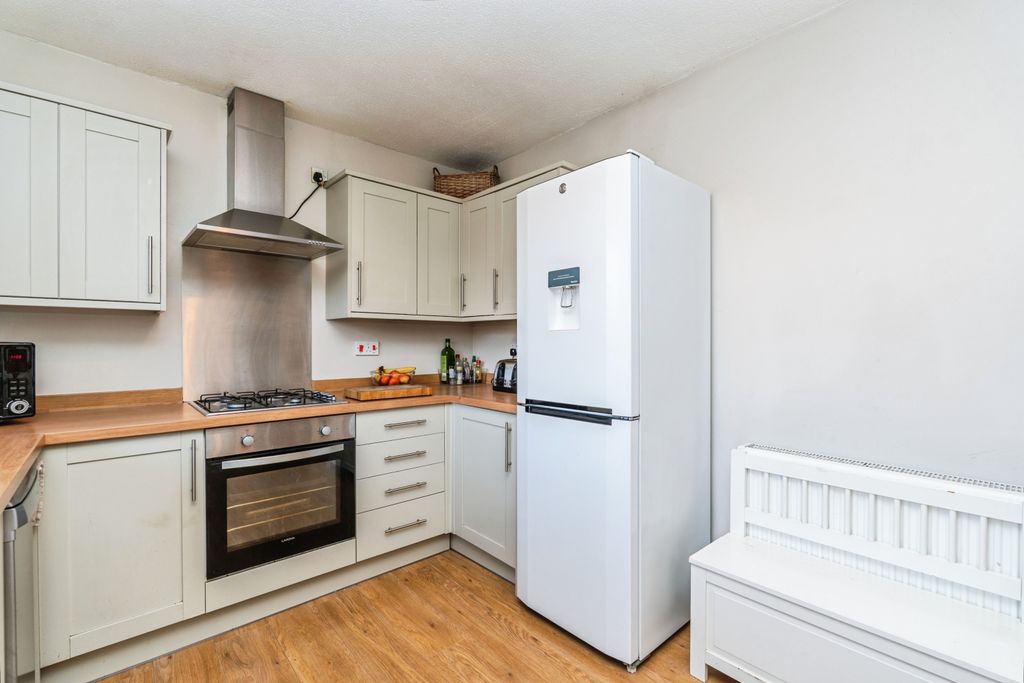 Property photo 3 of 20