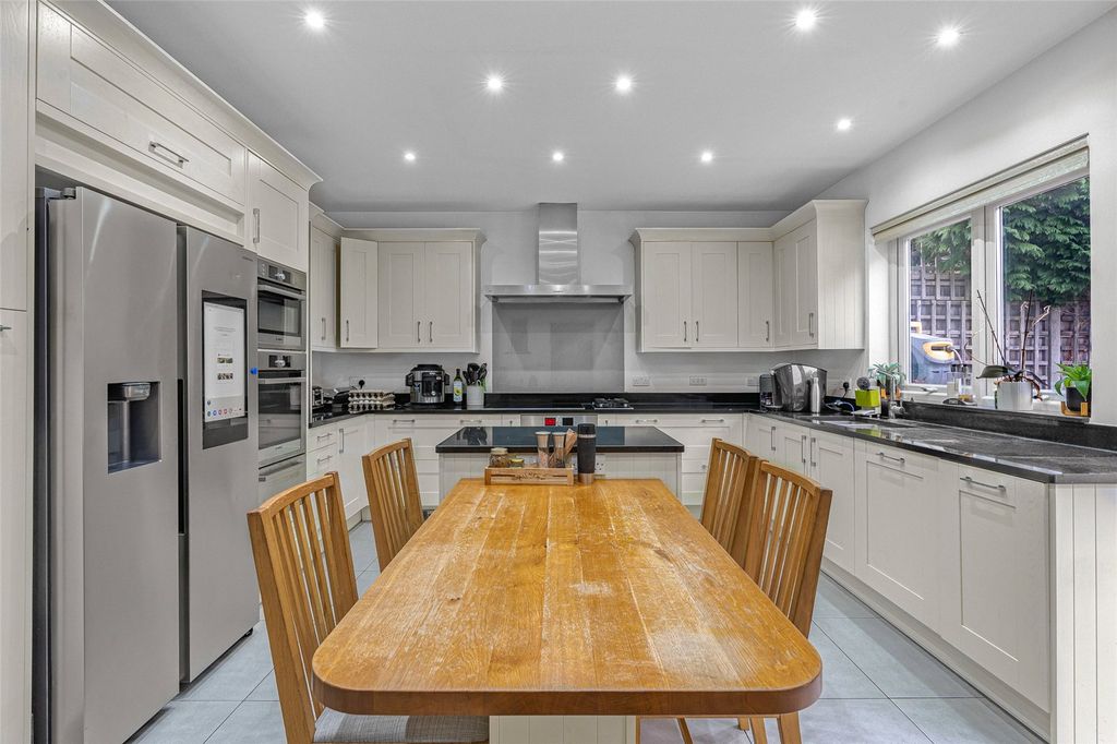 Property photo 2 of 23 Picture No. 16