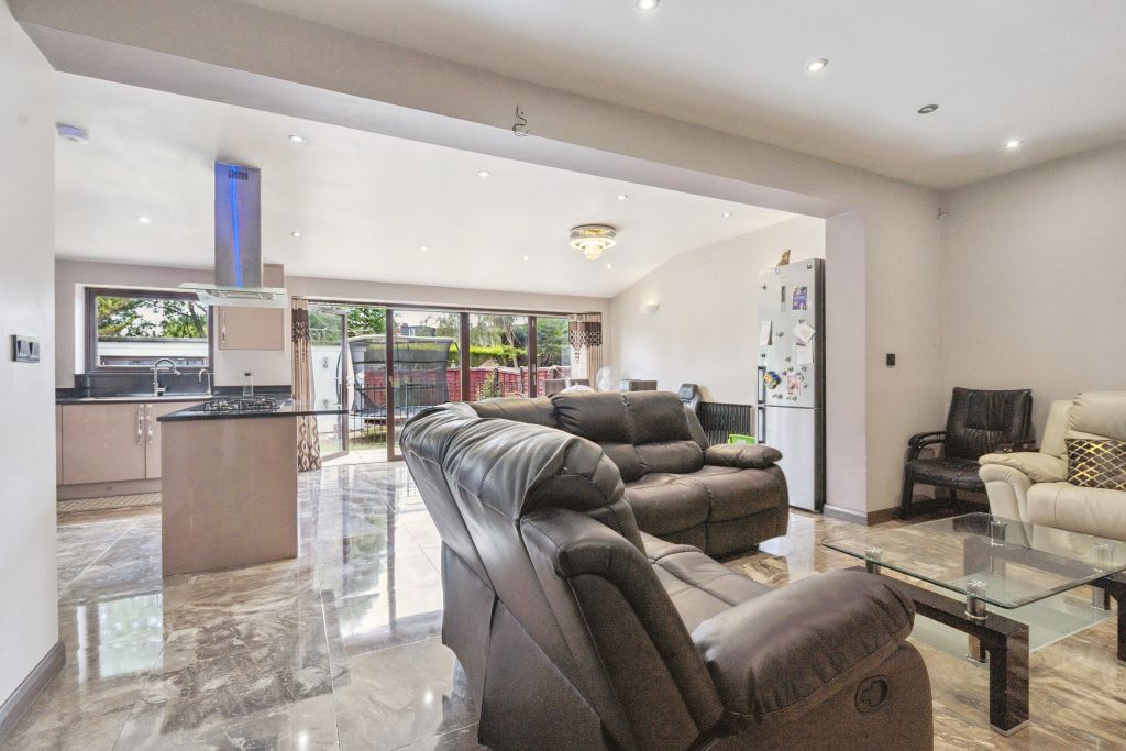 Property photo 2 of 13