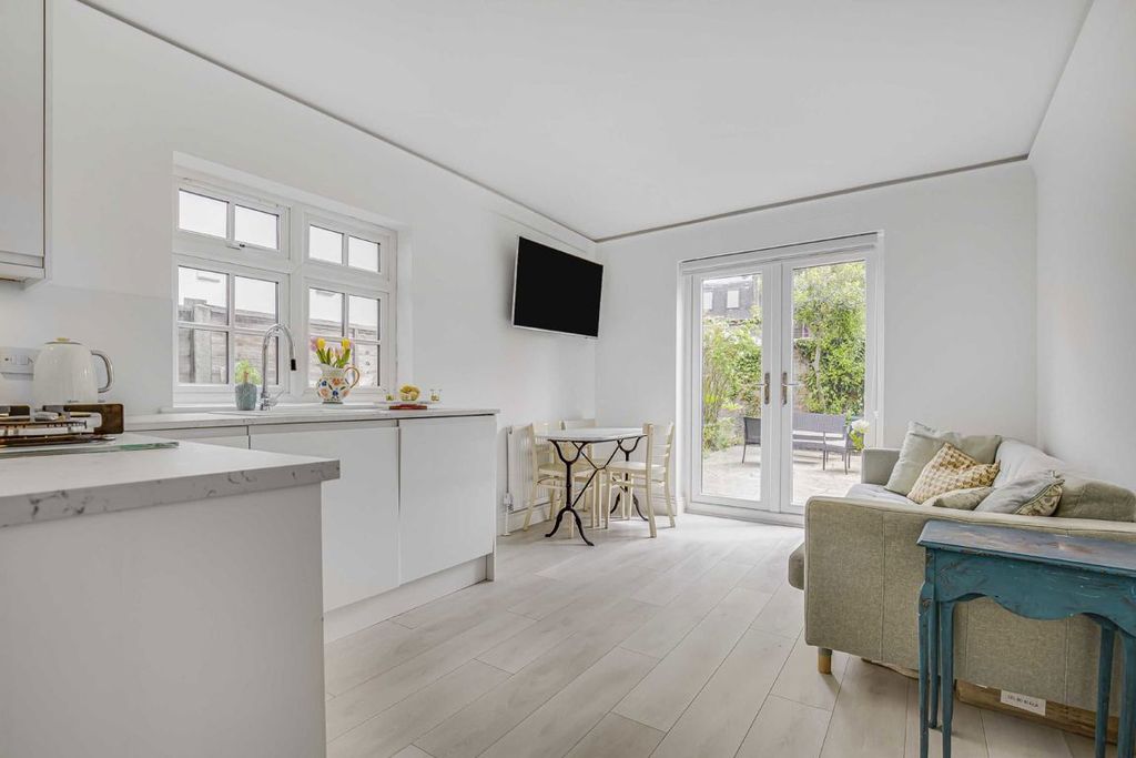 Property photo 3 of 8