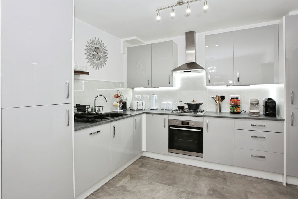 Property photo 3 of 23