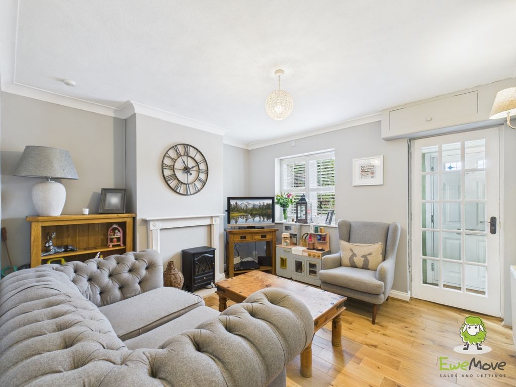 Property photo 2 of 22 Ewemove Estate Agents Basingstoke - Upper Sherbour