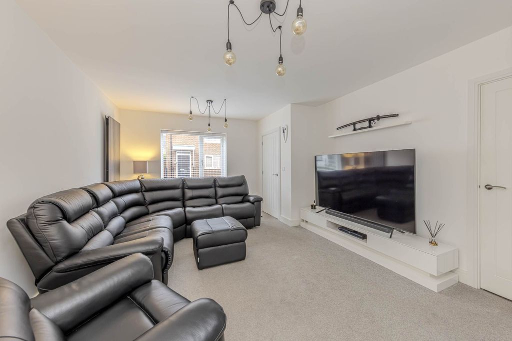 Property photo 3 of 31