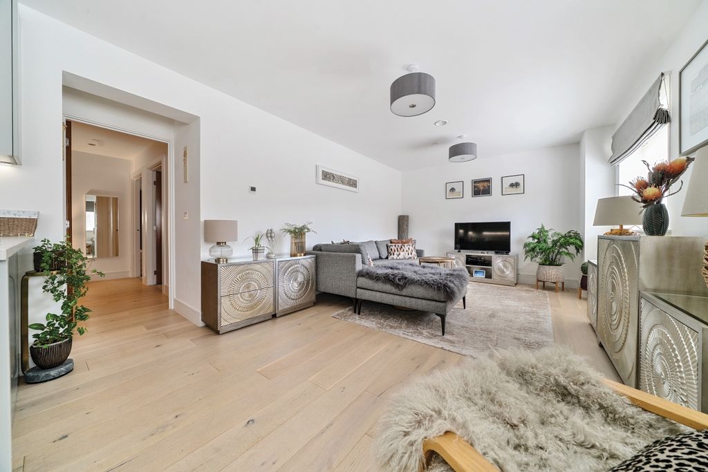 Property photo 3 of 21 1302514-7-6839E53...