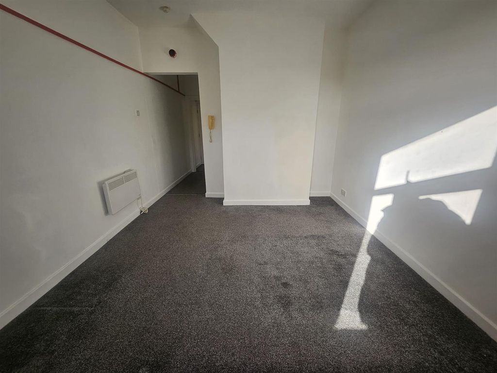 Property photo 2 of 9 Room.Jpeg