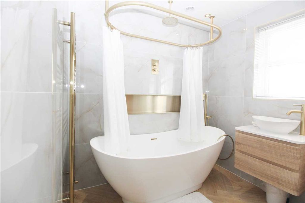 Property photo 3 of 18 Feature Photo