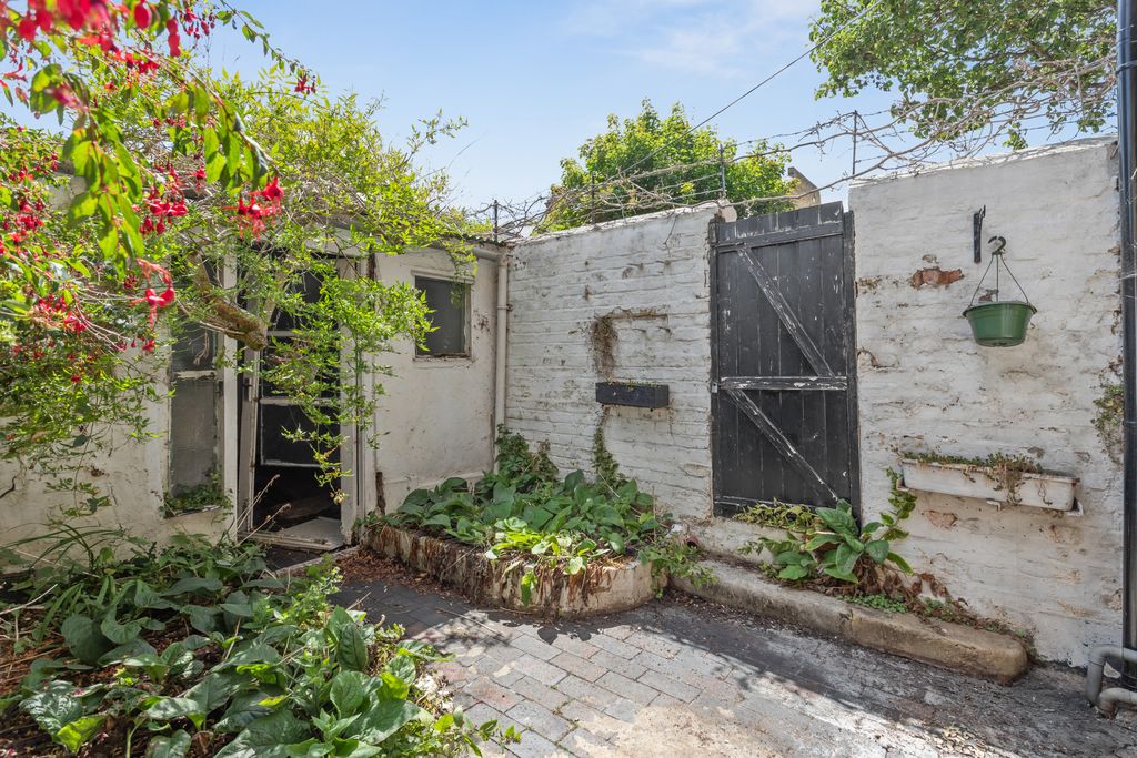 Property photo 3 of 13