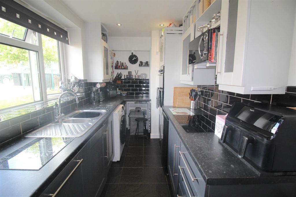 Property photo 2 of 15 Kitchen