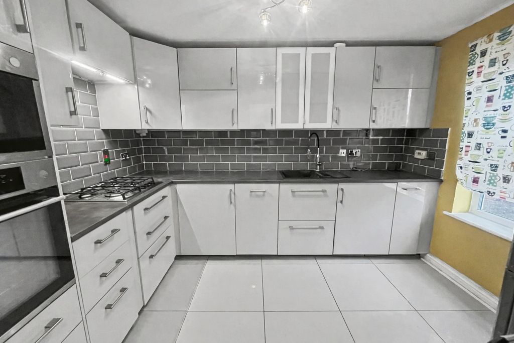 Property photo 3 of 3