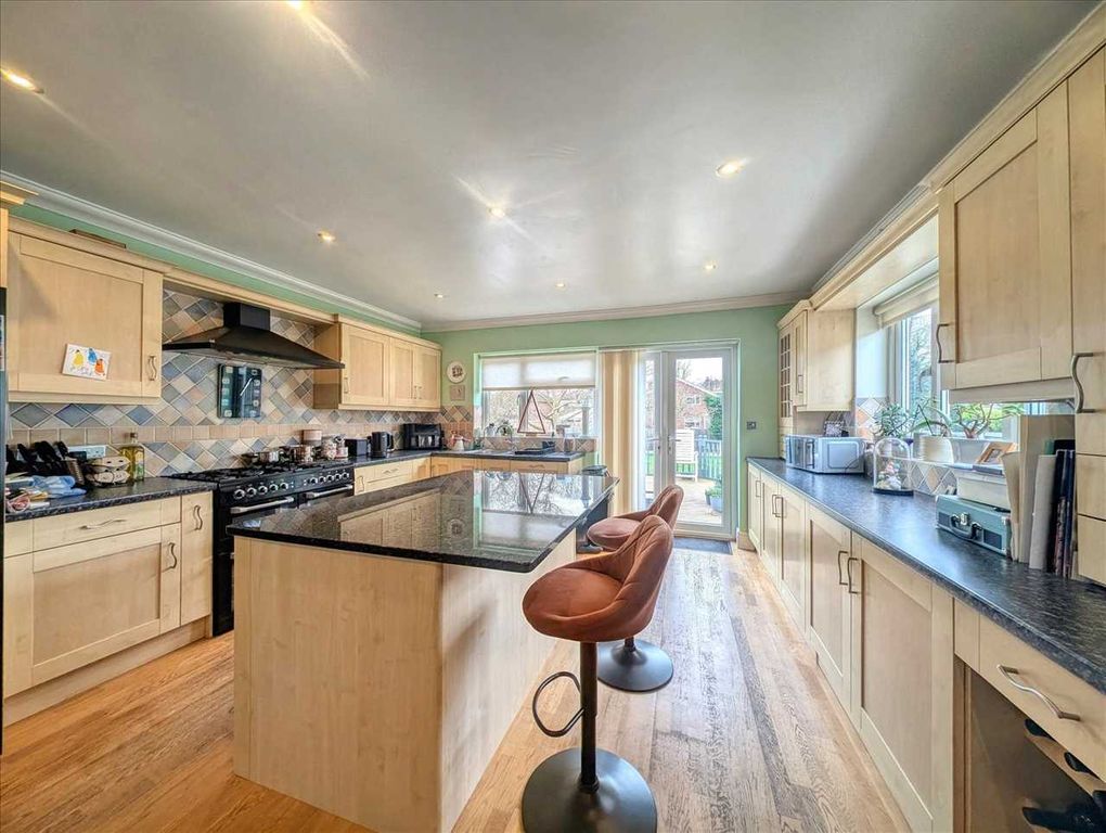 Property photo 2 of 24 Kitchen