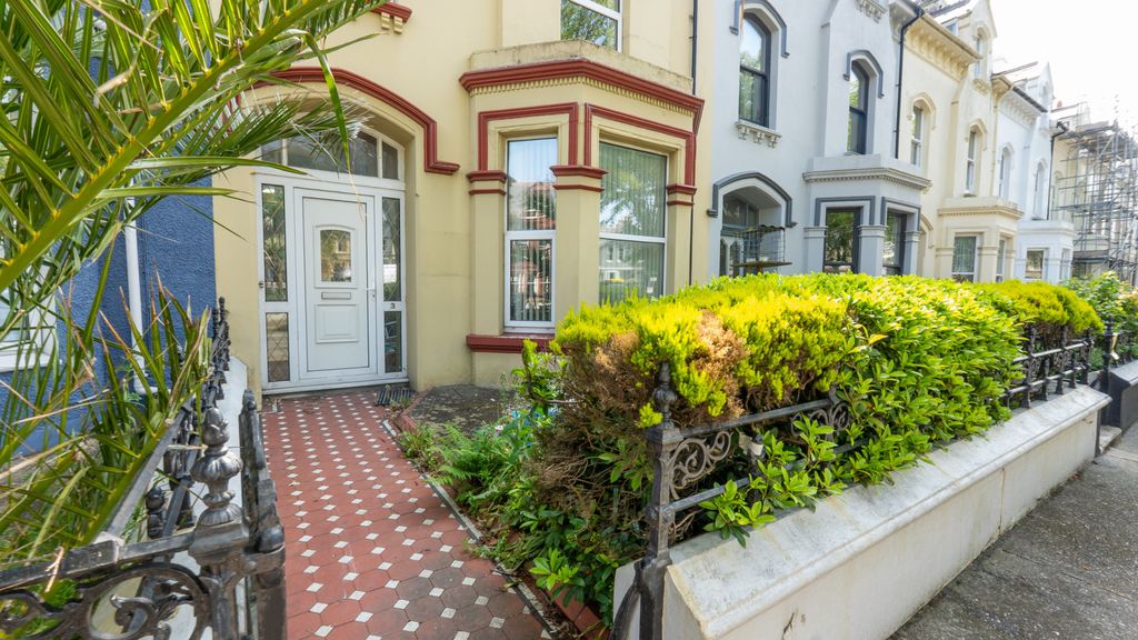 Property photo 3 of 6