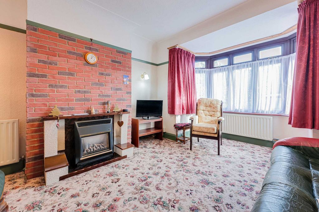 Property photo 3 of 23