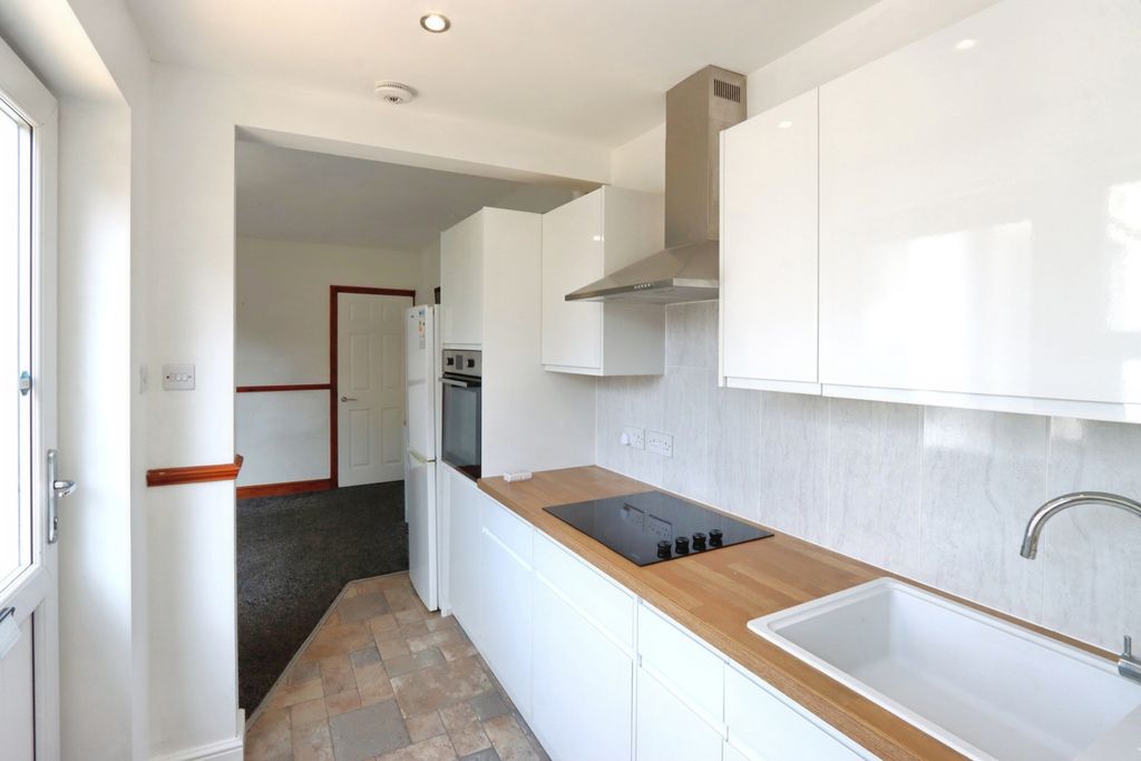 Property photo 3 of 16 Kitchen