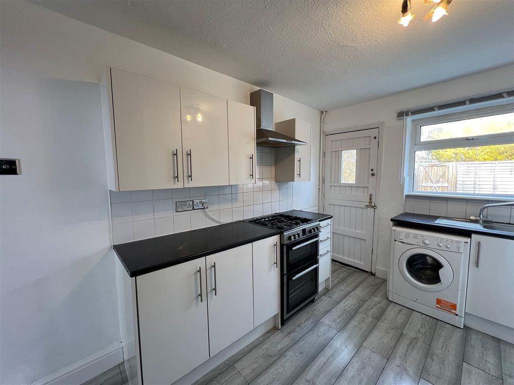 Property photo 3 of 9 Coopers Estate Agents