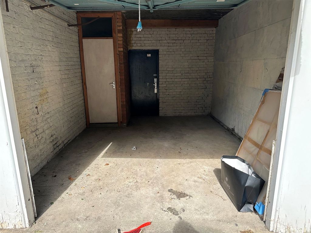 Property photo 3 of 5 Interior
